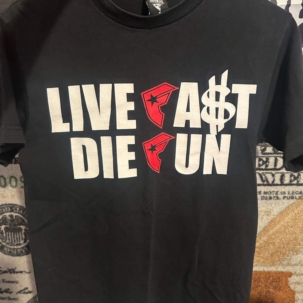 famous tee - Picture 5 of 5
